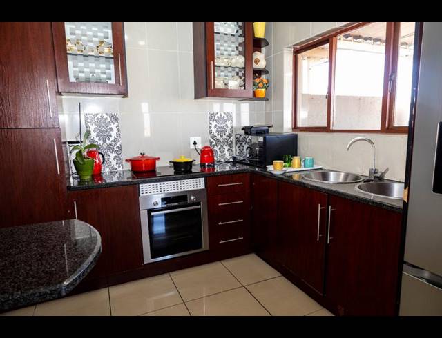 2 BEDROOM TOWNHOUSE FOR SALE IN WINCHESTER HILLS